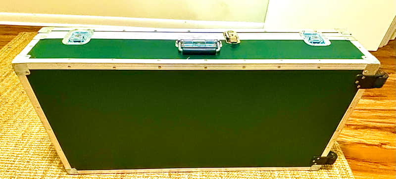 Roadie flight case Custom 2021 - Silver and green image 1