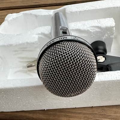 Vanco dynamic microphone MD-383 80’s - Silver image 5
