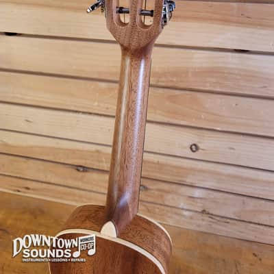 Kala KA-SMH-CG All Solid Gloss Mahogany Concert Ukulele with Hard Case - Gloss Mahogany, 1lbs 3oz image 6