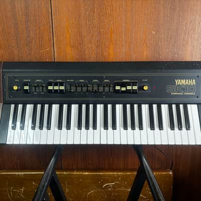 Yamaha SK10 combo-keyboards synthesizer, organ, brass and string w/ case