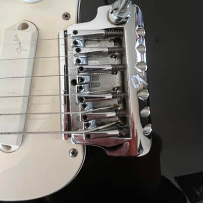 Fender Stratocaster Elite 1983 - Black and white image 9