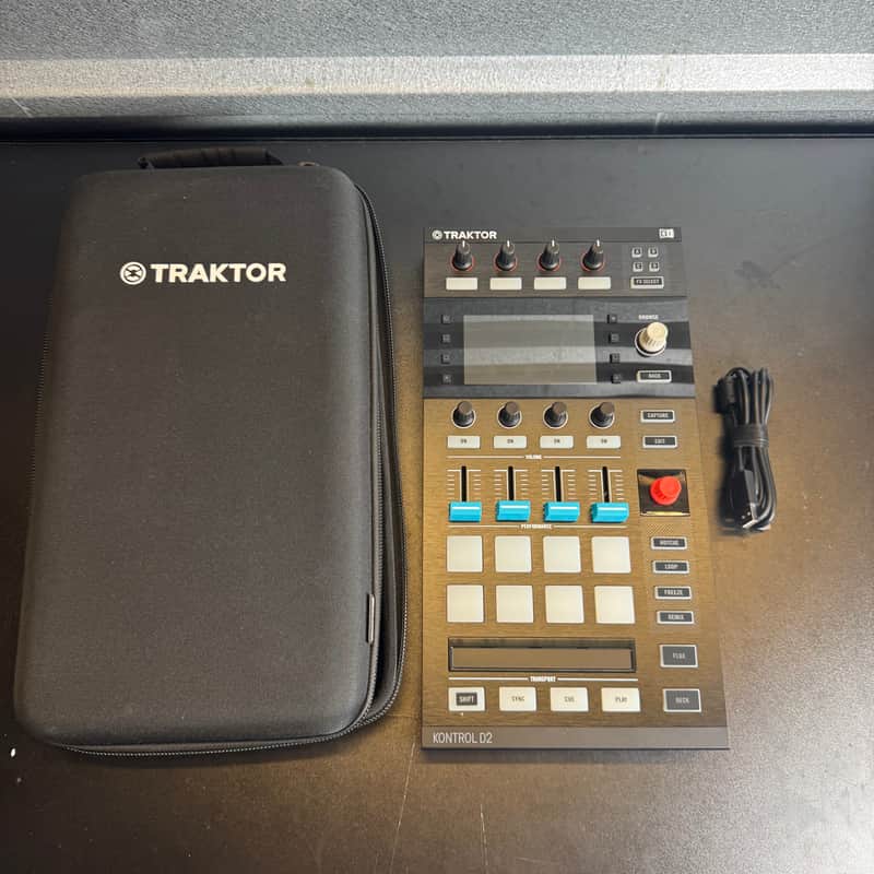 Native Instruments Traktor Kontrol D2 2010s - Black image 1