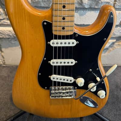 Fender Stratocaster with 3-Bolt Neck, Maple Fretboard 1975 - Natural image 4