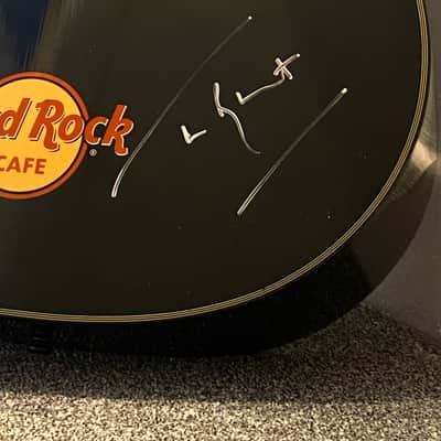 Fender Hard Rock Cafe Acoustic. Signed by James Blunt, plus signed set list and note image 2