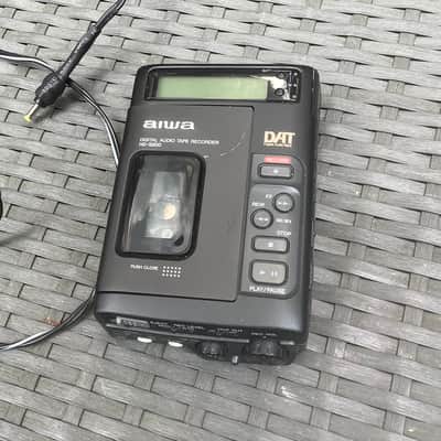 Aiwa Digital audio tape / DAT /. HD - S200 / portable walkman