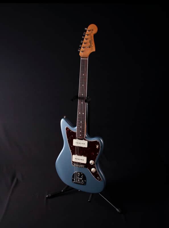 Fender Jazzmaster 2022 - Ice Blue Metallic