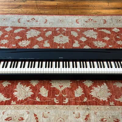 YAMAHA P-70 88-Key Graded Hammer Effect Electric PIano image 2