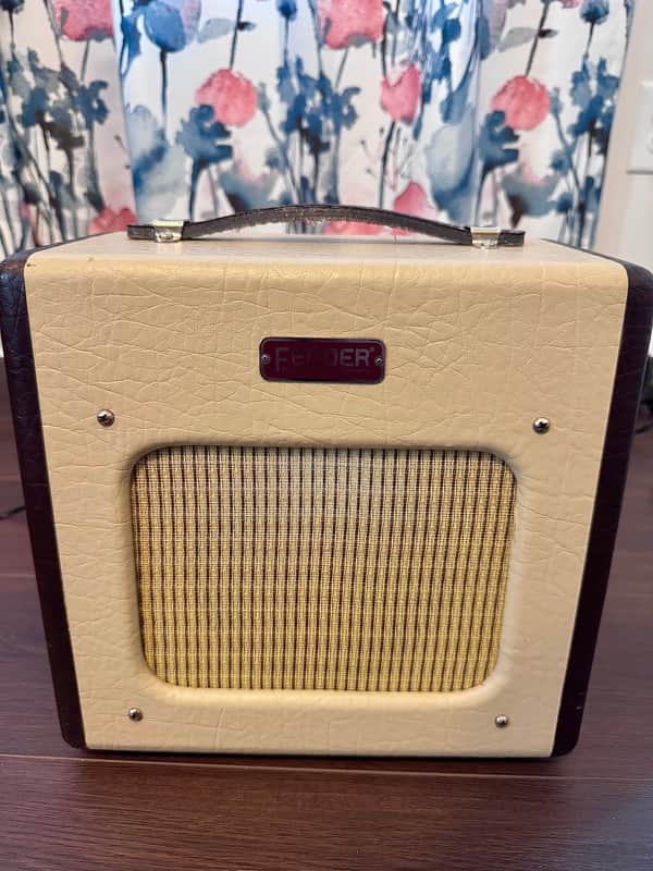 Fender Champion 600 5-Watt 1x6" Guitar Combo
