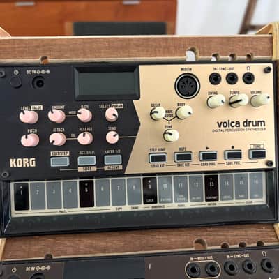 Korg Volca Fm & Volca Drum as a complete desktop setup 2023 - Wood image 5