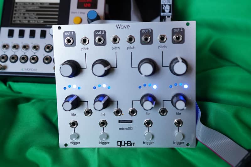 Qu-Bit Electronix Wave 2016 - 2017 - Silver