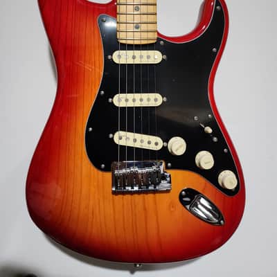Fender American Ultra Luxe Stratocaster 2021 - 2024 - Plasma Red Burst image 2