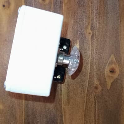 Xotic RC booster v1 2000 - white image 8