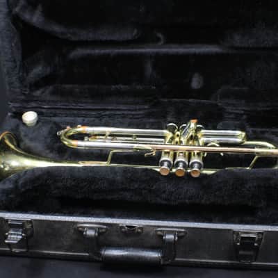 A Conn Bb Trumpet in a Hard Case as-is # 16 T image 1