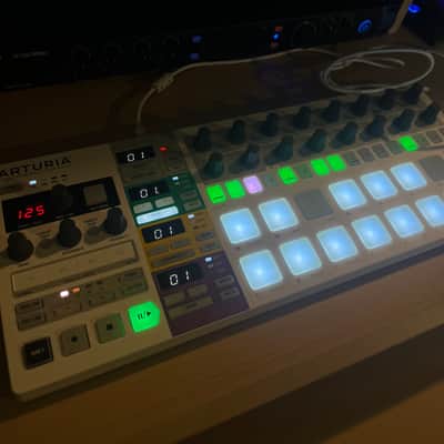 Immagine Arturia BeatStep Pro MIDI Controller 2017 - Present - White - 2