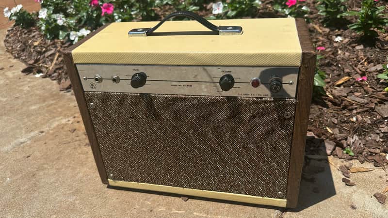 Montgomery Ward 62 GVC 9032 Combo Valco Supro Airline 1960’s - Chrome Panel image 1