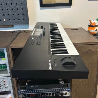 Native Instruments Komplete Kontrol S61 Mk2 2010s - Black image 4