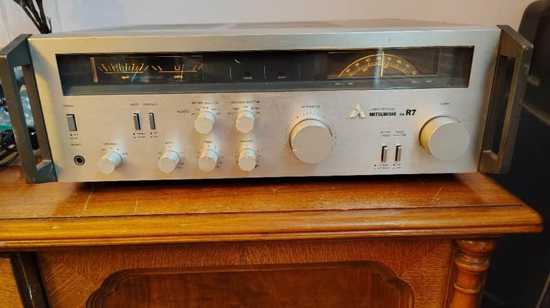 Mitsubishi DA R7 stereo receiver in very good condition, serviced - 1980's image 1