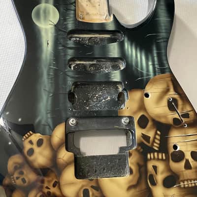 2002 Made in Japan Jackson DK2 Pile O' Skulls Graphic Guitar Body Floyd Ready image 6