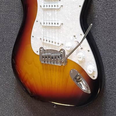 G&L Tribute Series Legacy with Rosewood Fretboard 3-Tone Sunburst image 5