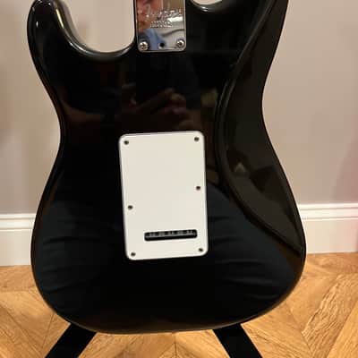 Fender American Standard Stratocaster with Maple Fretboard, Tremolo, 1995 - Black image 4