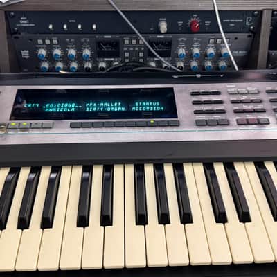 Ensoniq VFX-SD Transwave Synthesizer + Voice Crystal EPROM Cartridge + Floppy Disks!