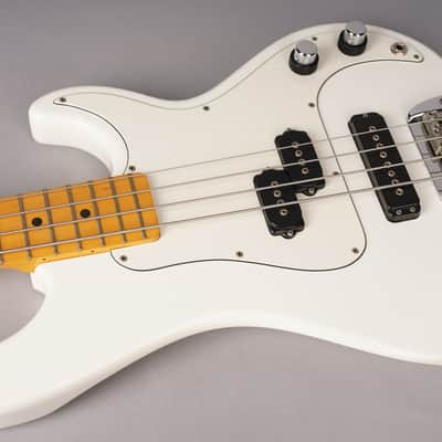 G&L USA SB-2 Bass - 1994 - White image 16