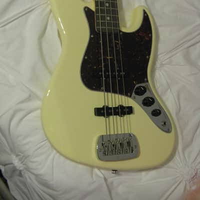 G&L USA Fullerton Deluxe JB 2024 - Vintage White & Rosewood Board image 1
