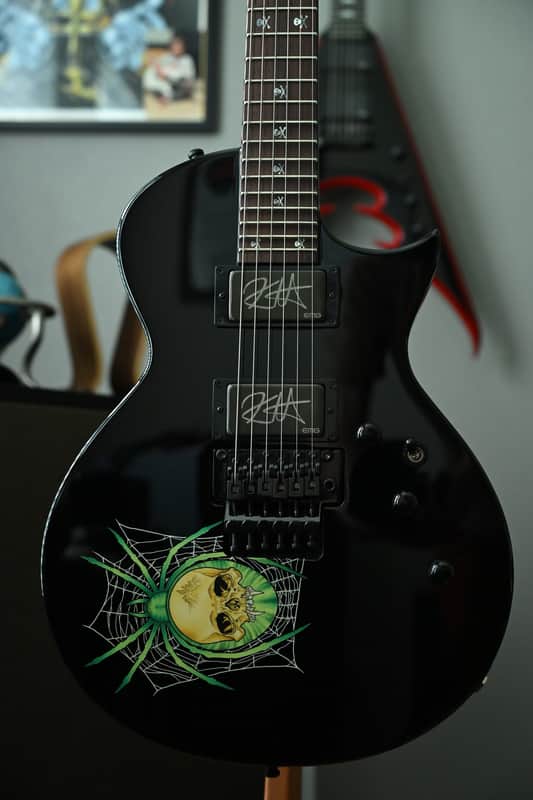 ESP KH-3 Kirk Hammett Signature Spider 2022 - Black with Spider Graphic