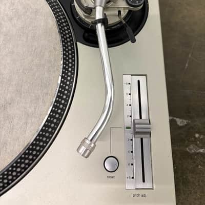 Technics SL-1200M3D 2000s - Silver image 2