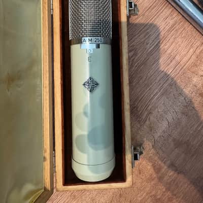 Telefunken ELA M 250E 1960s - Mint Green image 9