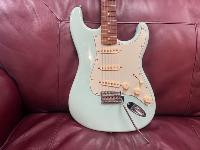 Fender Vintera '60s Stratocaster with Pau Ferro Fretboard 2019 - 2023 - Surf Green image 1