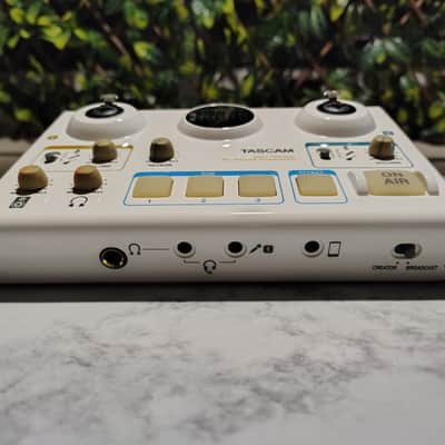 TASCAM MiNiSTUDIO Creator US‑42 USB Audio Interface – Streaming/Podcast Mixer – Tested image 6