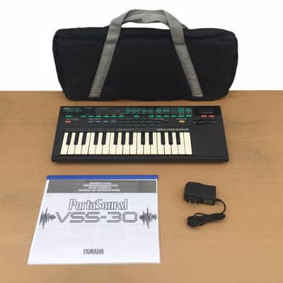 Yamaha VSS-30 Sampling Synthesizer Keyboard + Case
