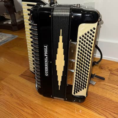 Guerrini Piano Accordion, Golden Era Custom Made (Concerto Model), Full Size, 41/120 , 3/5 Set of Reeds, A443 Hz Musette, 7 Treble 3 Bass Switches + Palm Master Switch, Built-In Microphone Pickup – Made in Italy image 7