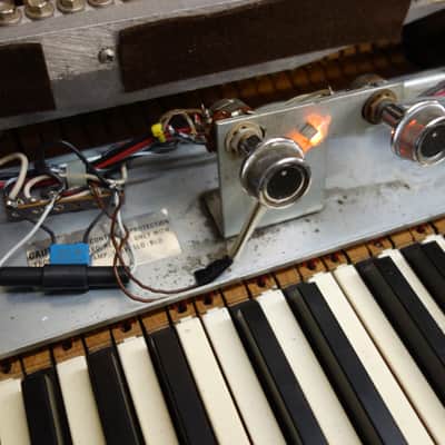 Wurlitzer 200A  electric piano (USA/1975) + music stand image 6