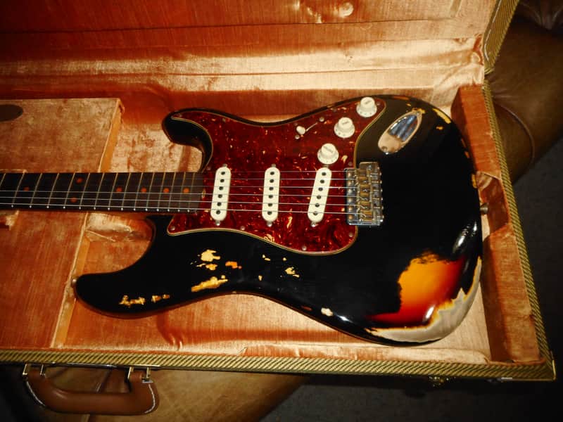 Fender 1961 Reissue Heavy Relic Stratocaster 2024 - Black over sunburst image 1