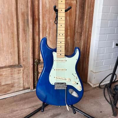 Fender Deluxe Players Stratocaster with Maple Fretboard 2019 - Sapphire Blue Transparent image 1