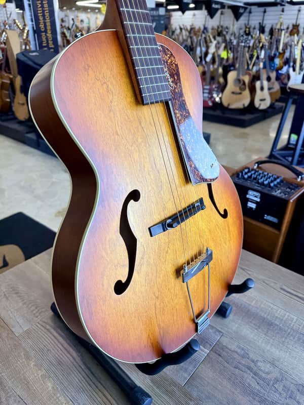 Godin 5TH AVENUE ARCHTOP COGNAC BURST SG | Reverb