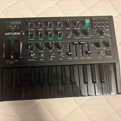 Arturia Microbrute 25-Key Synthesizer 2025 - UFO Black / Green