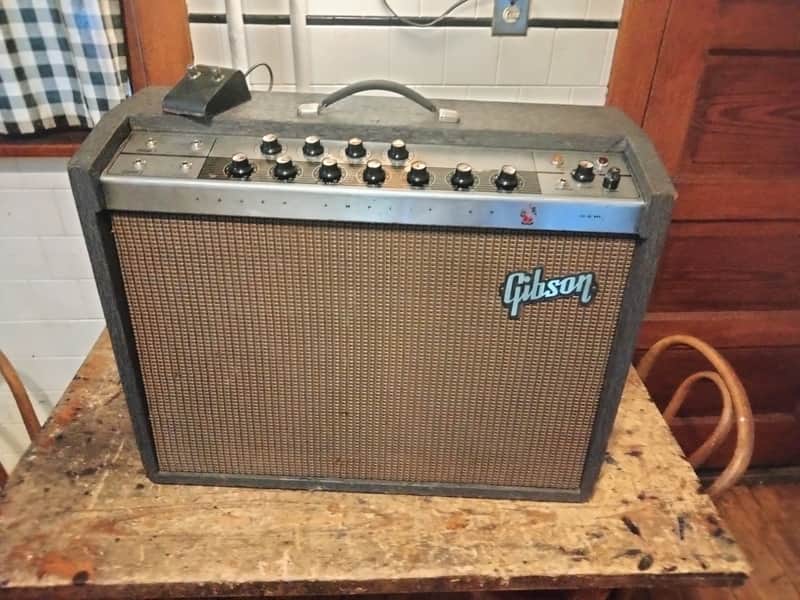 Gibson GA-30RVT Invader 25-Watt 12"/10" Guitar Combo 1962 - 1967 - Black image 1