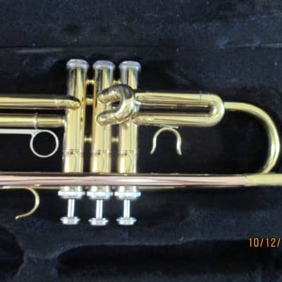Glory brand trumpet with case and mouthpiece. image 3