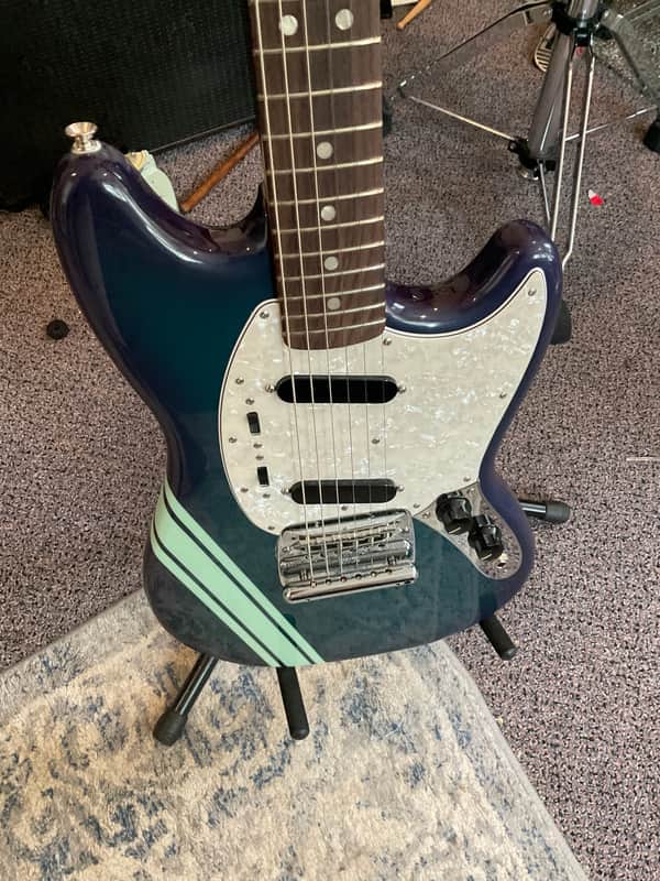 Fender Vintera II '70s Competition Mustang with Rosewood Fretboard 2023 - 2026 - Competition Burgundy