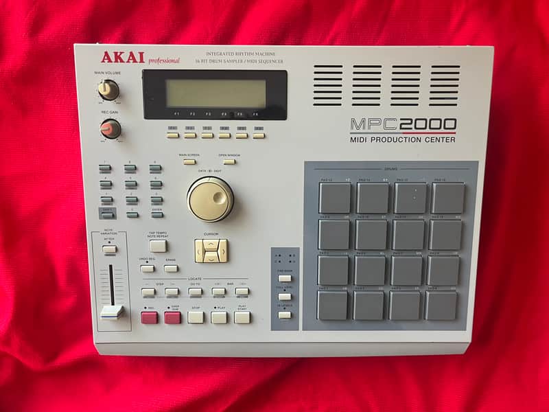 Akai MPC2000 MIDI Production Center | Reverb Canada Akai MPC2000 MIDI Production Center | Reverb Canada