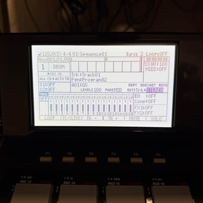 Akai MPC2500 with XL LCD Screen and paid JJOS image 2