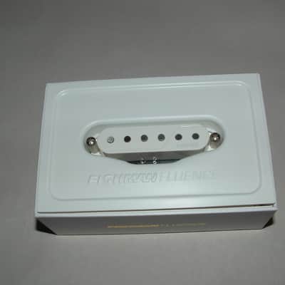Fishman Fluence PRF-SSS-BP1 6 Single Width Passive Strat Pickup (White and Black) image 3