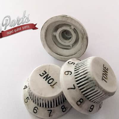 Set of 3 Hand Aged Fender knobs White, relic, aged, Stratocaster, 59 Parts image 5
