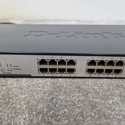 D-Link DGS-1224T - 24-Port Gigabit Smart Switch - Good image 4