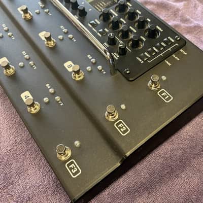 Fractal Audio Systems AX8 Amp Modeler/Multi-FX Processor - Black image 3