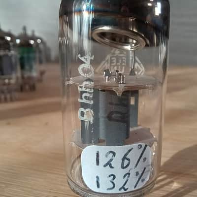 Immagine Very rare earlier construction 1956 NOS TELEFUNKEN ecc81 12at7 perfect, fully tested. Rounded plate with no hole. - 4