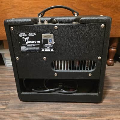 Fender Pro Junior III 15-Watt 1x10" Guitar Combo 2010 - 2016 - Black image 3